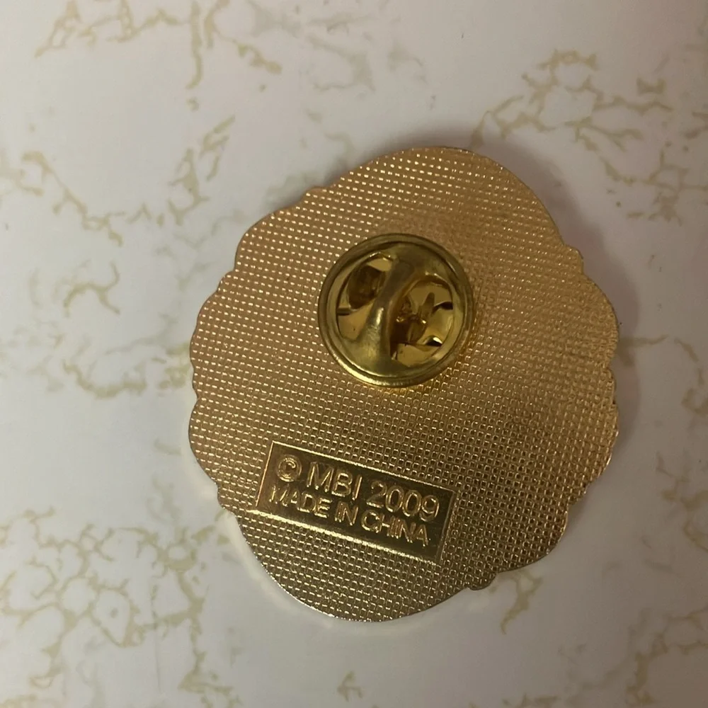 Gold Oval Brooch with Charles and Diana   RA100